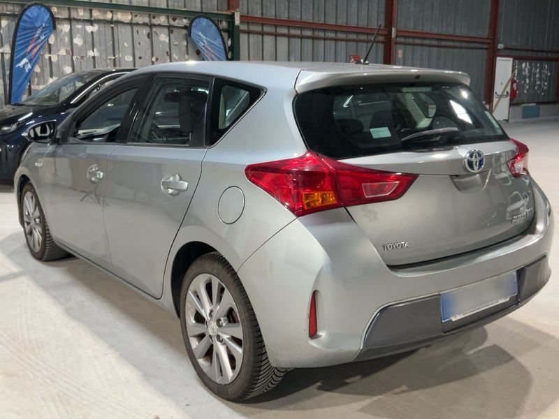 Toyota Auris 1.8 Hybrid Dynamic — zdjęcie 3
