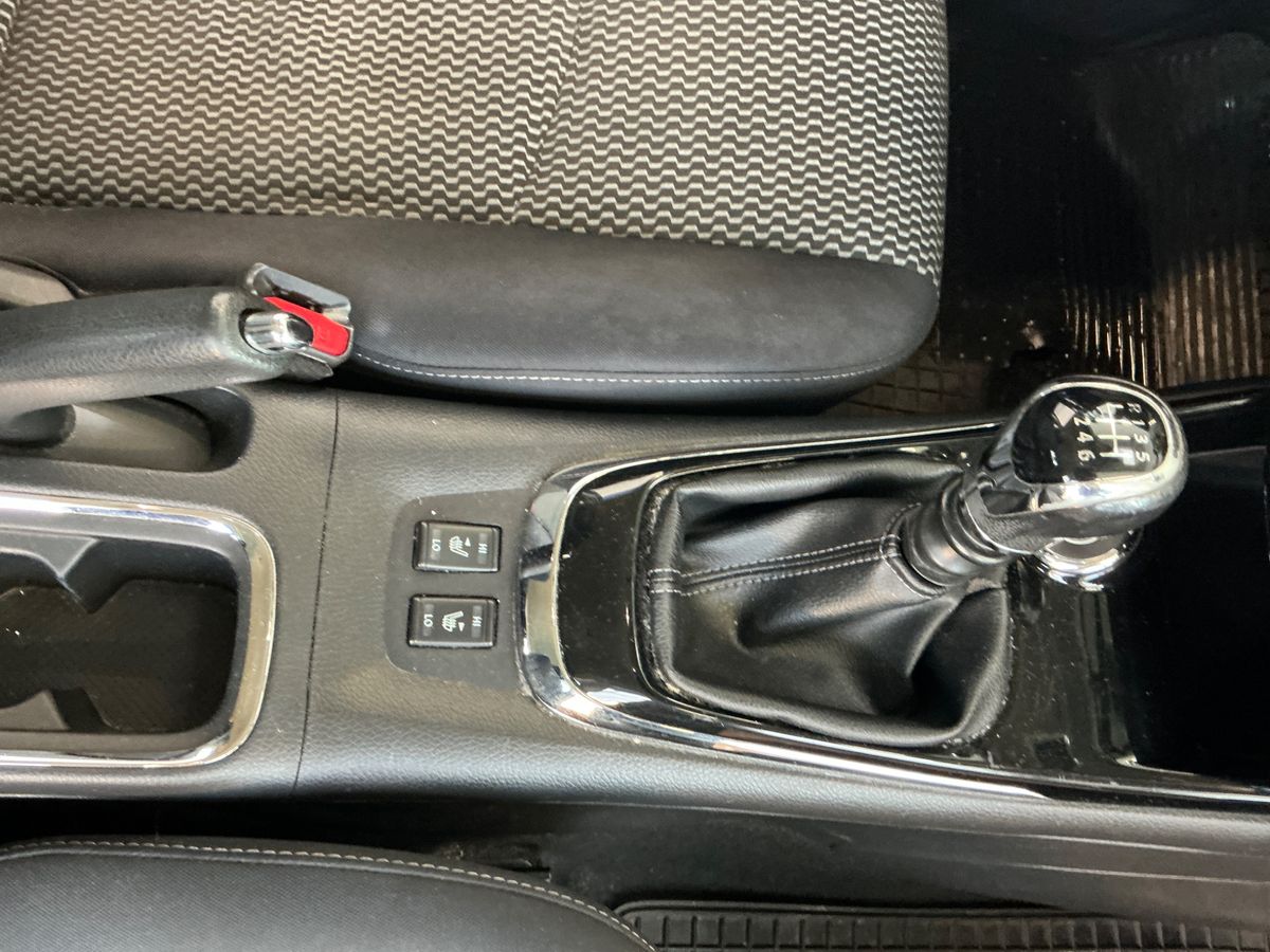 Nissan Pulsar 2015 — photo 42