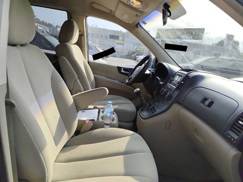 Kia Carnival 2.9 CRDi VGT Concept — zdjęcie 10