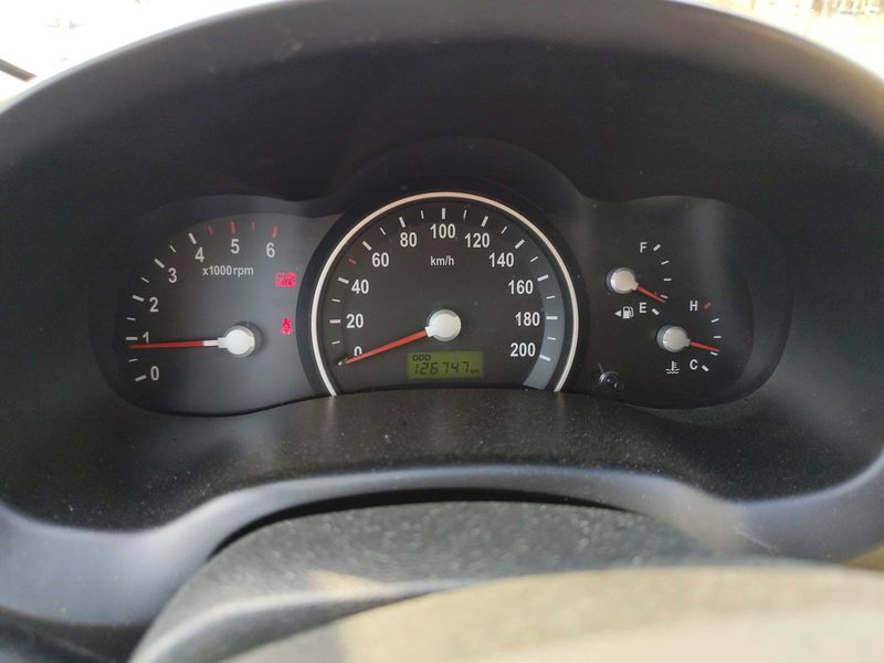 Kia Carnival 2.9 CRDi VGT Concept — zdjęcie 12