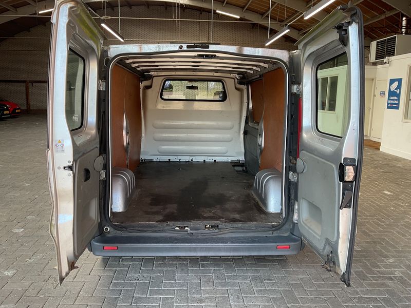 Renault Trafic 2.0 dCi L2H1 2,9t — zdjęcie 10