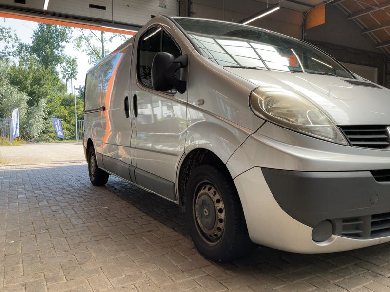 Renault Trafic 2.0 dCi L2H1 2,9t — zdjęcie 8