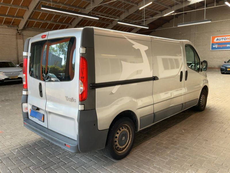 Renault Trafic 2.0 dCi L2H1 2,9t — zdjęcie 6