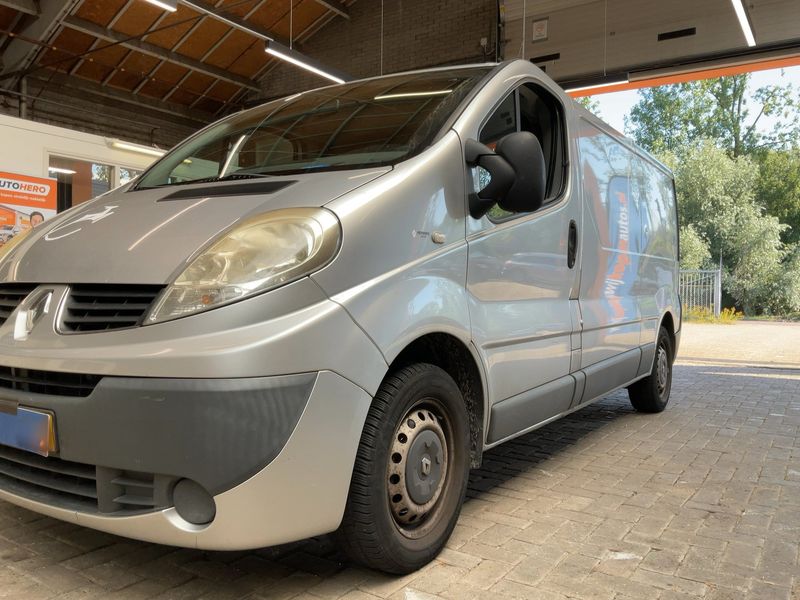 Renault Trafic 2.0 dCi L2H1 2,9t — zdjęcie 2