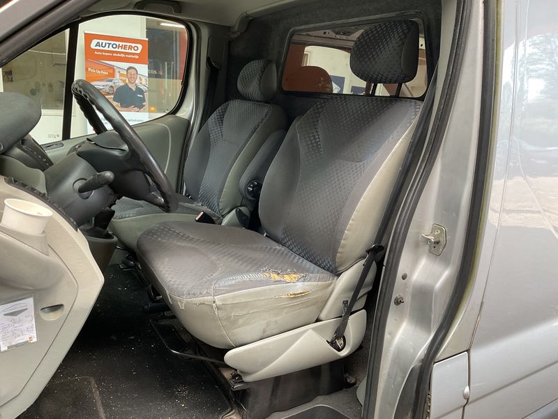 Renault Trafic 2.0 dCi L2H1 2,9t — zdjęcie 11
