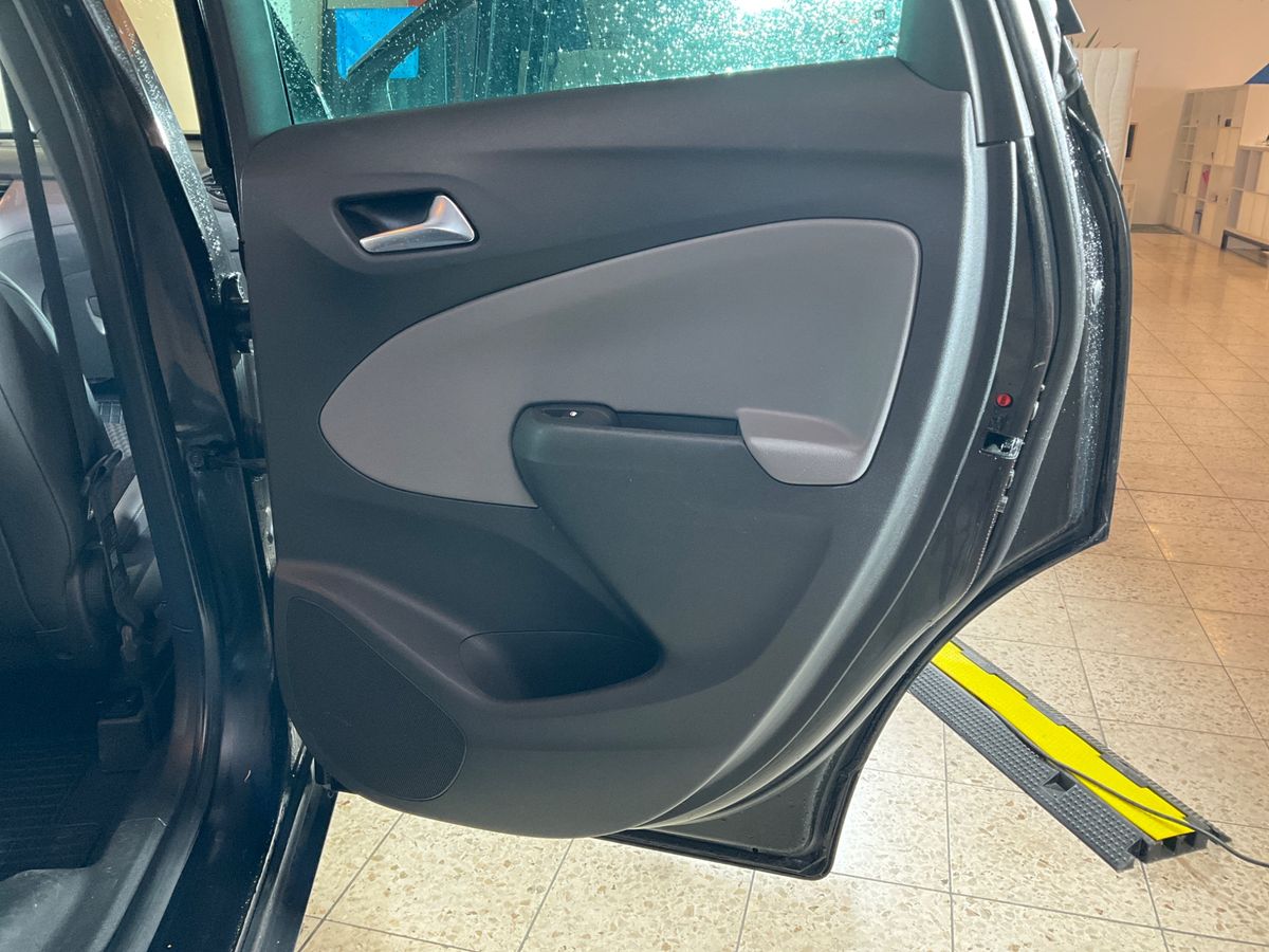 Opel Crossland 2018 — photo 40