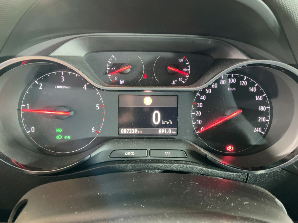 Opel Crossland 2018 — photo 19