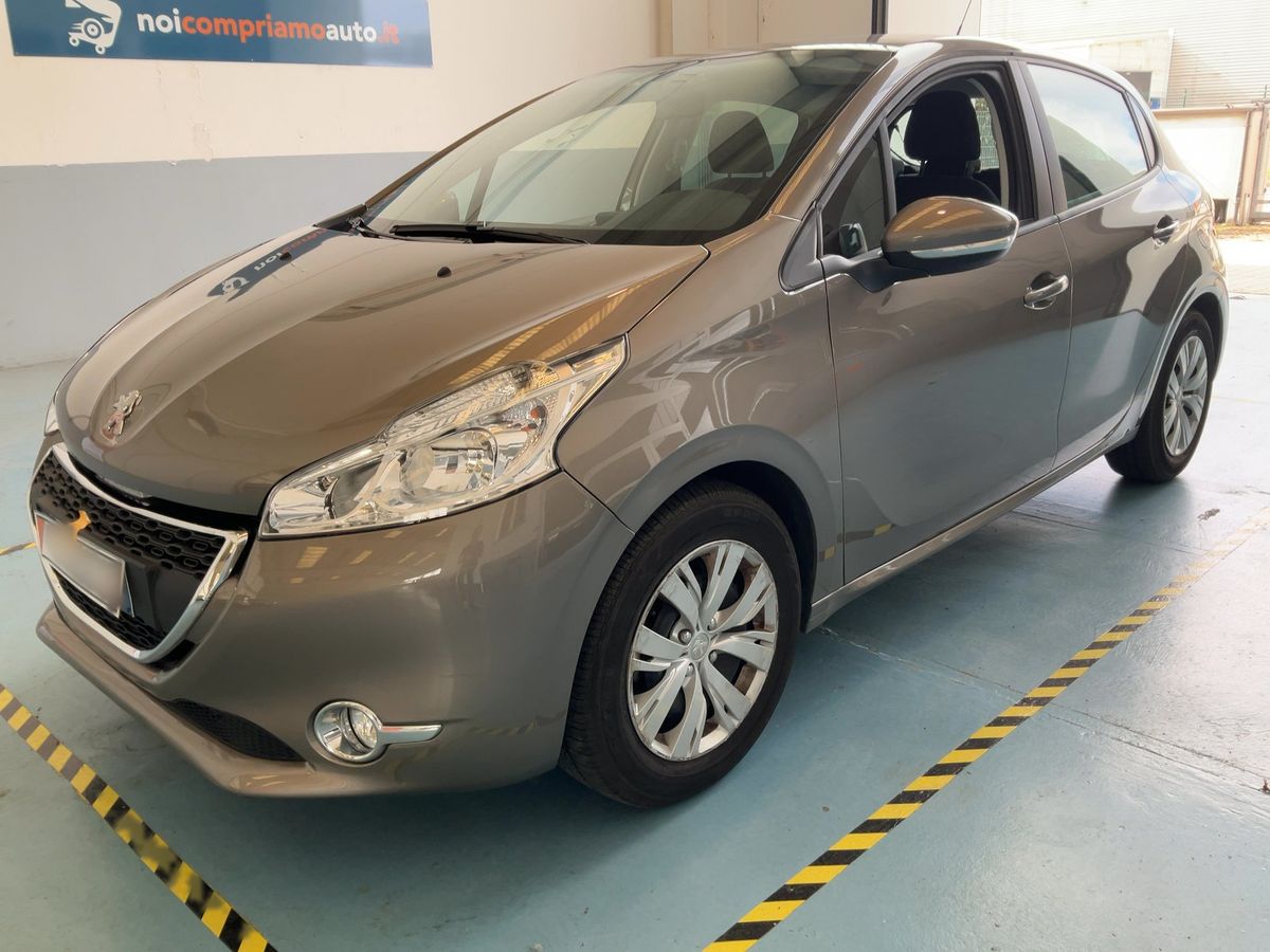Peugeot 208 2015 — photo 1