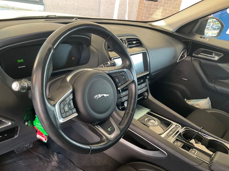 Jaguar F-Pace 20d R-Sport AWD 2016 – снимка 26