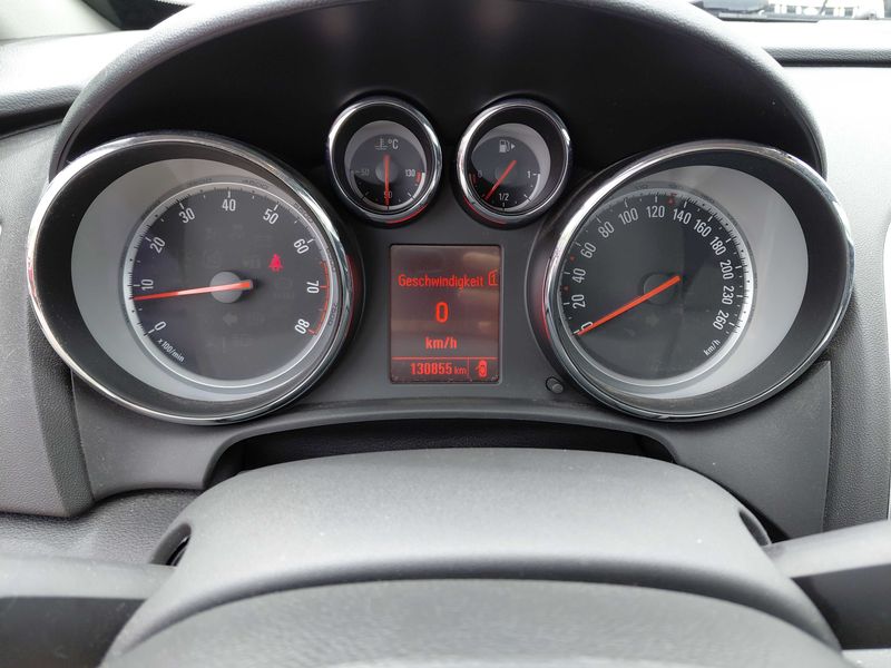 Opel Astra GTC 1.6 Turbo Innovation — zdjęcie 12