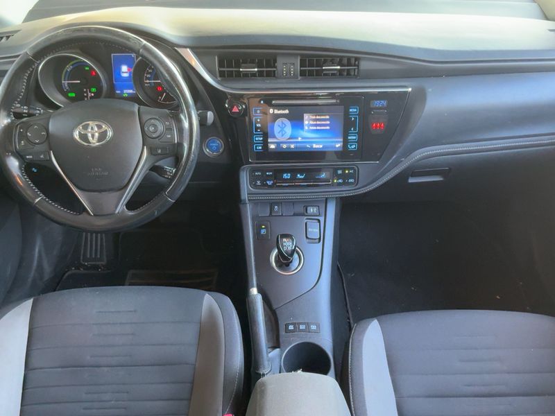 Toyota Auris 1.8 Hybrid Advance — zdjęcie 12