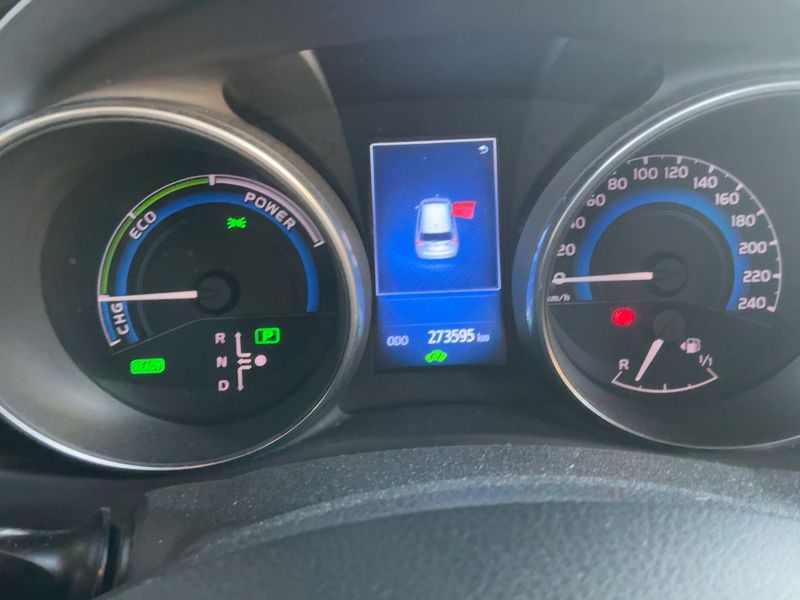 Toyota Auris 1.8 Hybrid Advance — zdjęcie 13