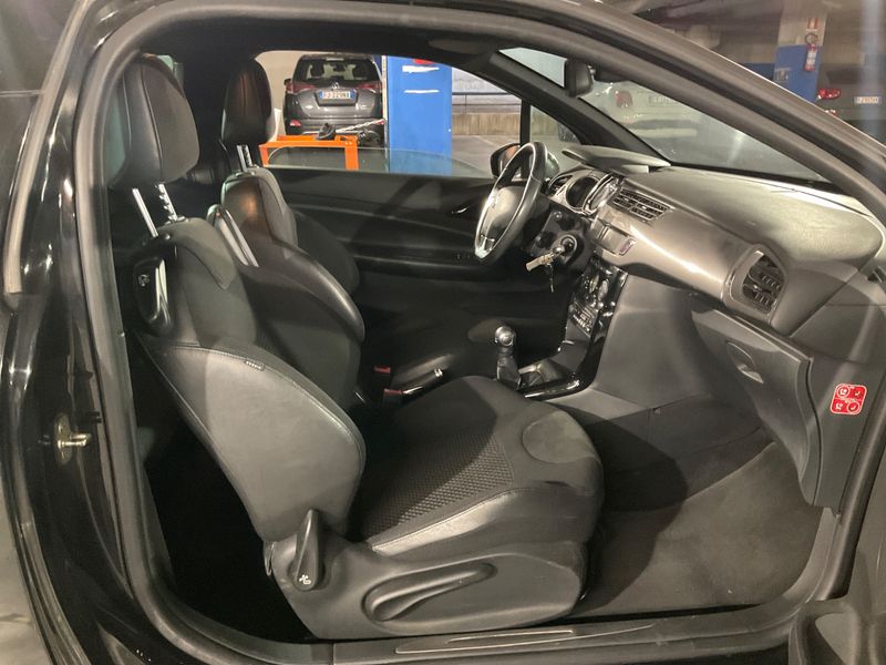Citroen DS3 1.2 VTi SoChic — zdjęcie 3