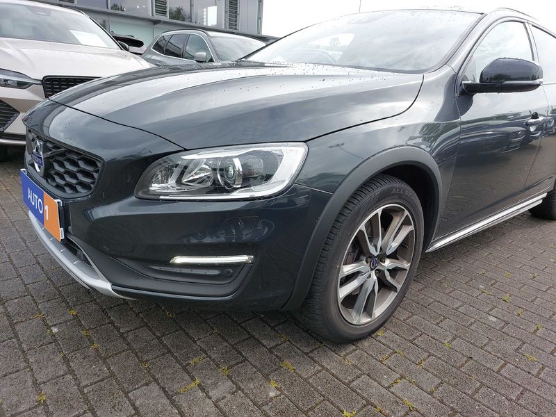 Volvo V60 Cross Country 2.4 D4 Summum AWD — zdjęcie 2