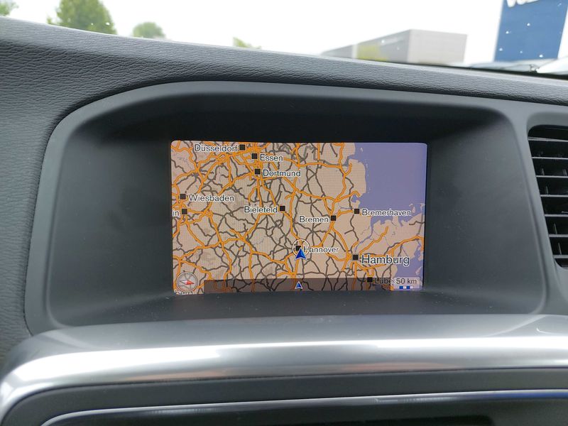 Volvo V60 Cross Country 2.4 D4 Summum AWD — zdjęcie 13
