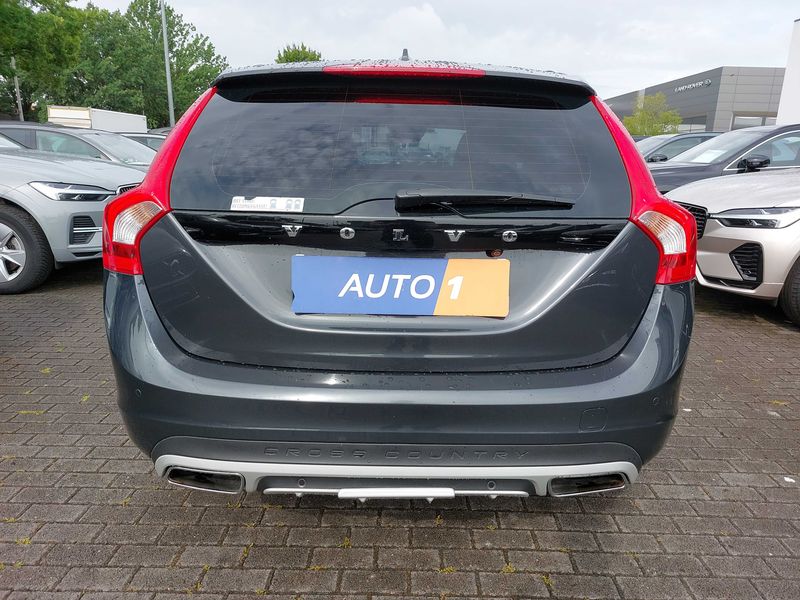 Volvo V60 Cross Country 2.4 D4 Summum AWD — zdjęcie 4
