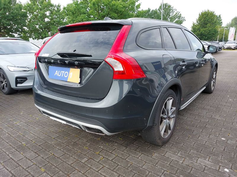 Volvo V60 Cross Country 2.4 D4 Summum AWD — zdjęcie 5