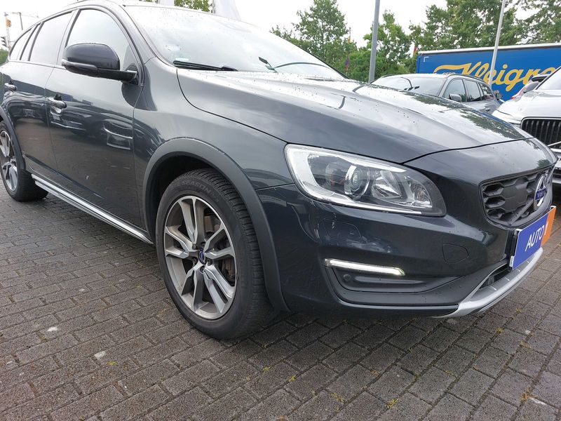 Volvo V60 Cross Country 2.4 D4 Summum AWD — zdjęcie 6