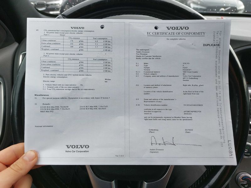 Volvo V60 Cross Country 2.4 D4 Summum AWD — zdjęcie 18