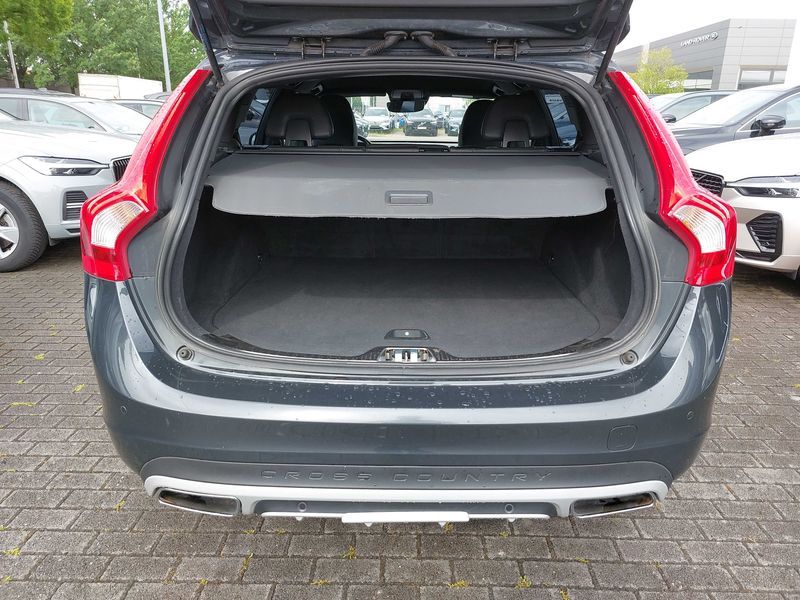 Volvo V60 Cross Country 2.4 D4 Summum AWD — zdjęcie 9