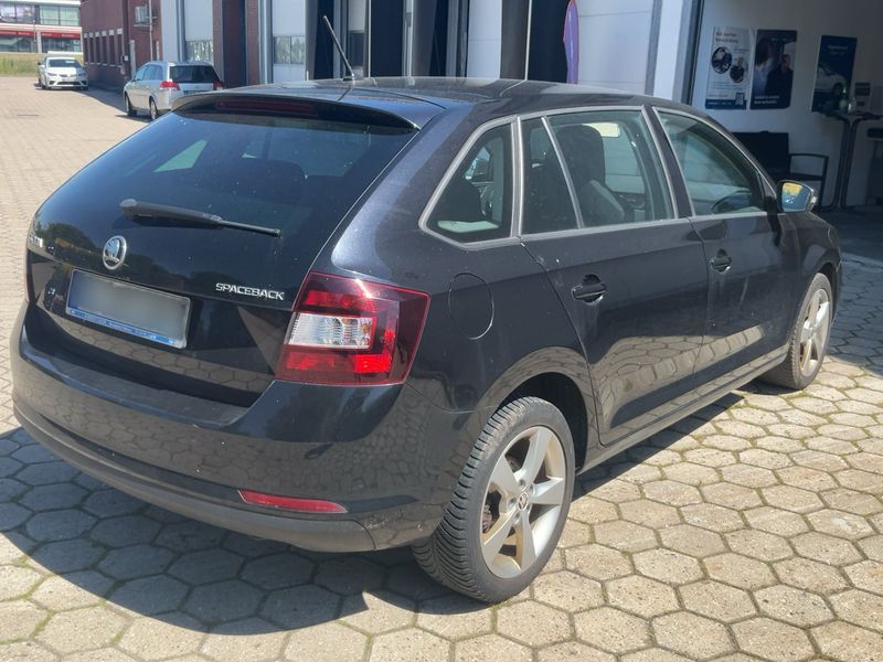 Skoda Rapid Spaceback 1.2 TSI Ambition — zdjęcie 6
