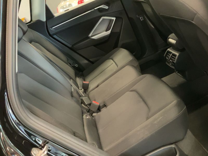 Audi Q3 35 TDI S line — zdjęcie 14