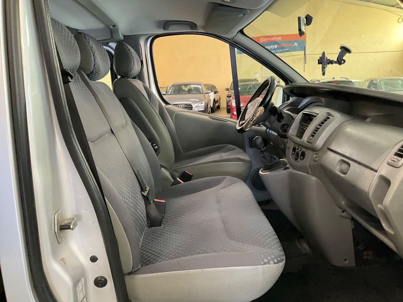 Renault Trafic 2.0 dCi Passenger Expression — zdjęcie 11