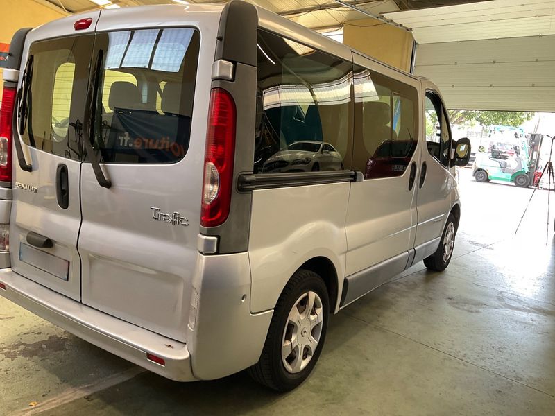Renault Trafic 2.0 dCi Passenger Expression — zdjęcie 6