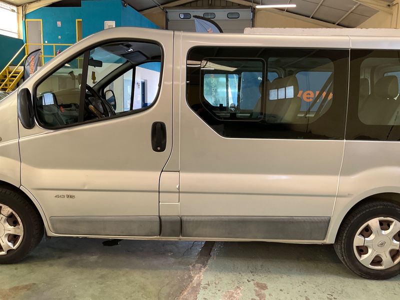 Renault Trafic 2.0 dCi Passenger Expression — zdjęcie 4