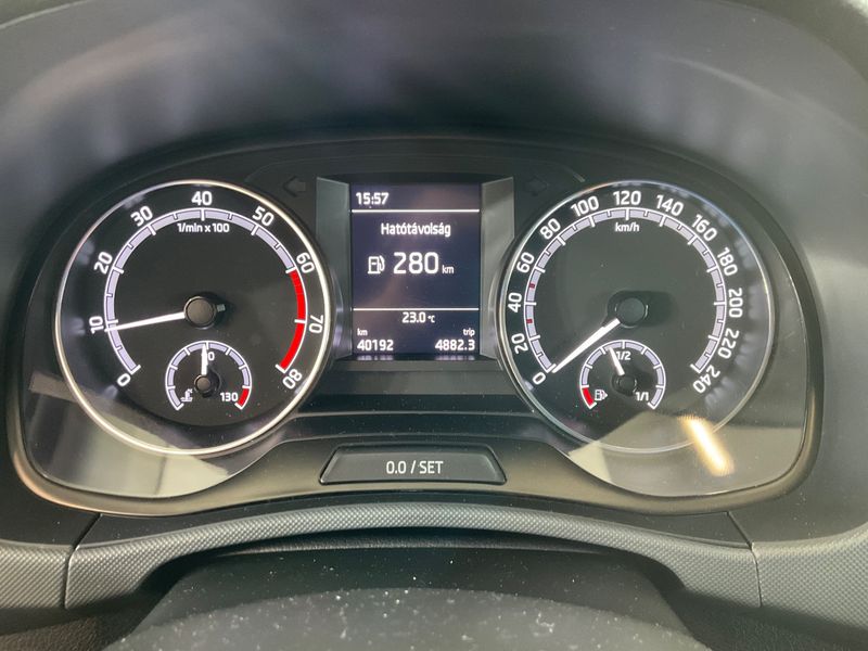 Skoda Fabia 1.0 MPI Active SC — zdjęcie 13