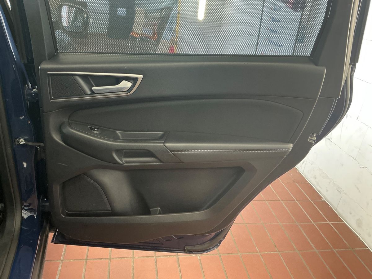Ford Galaxy 2017 — photo 32