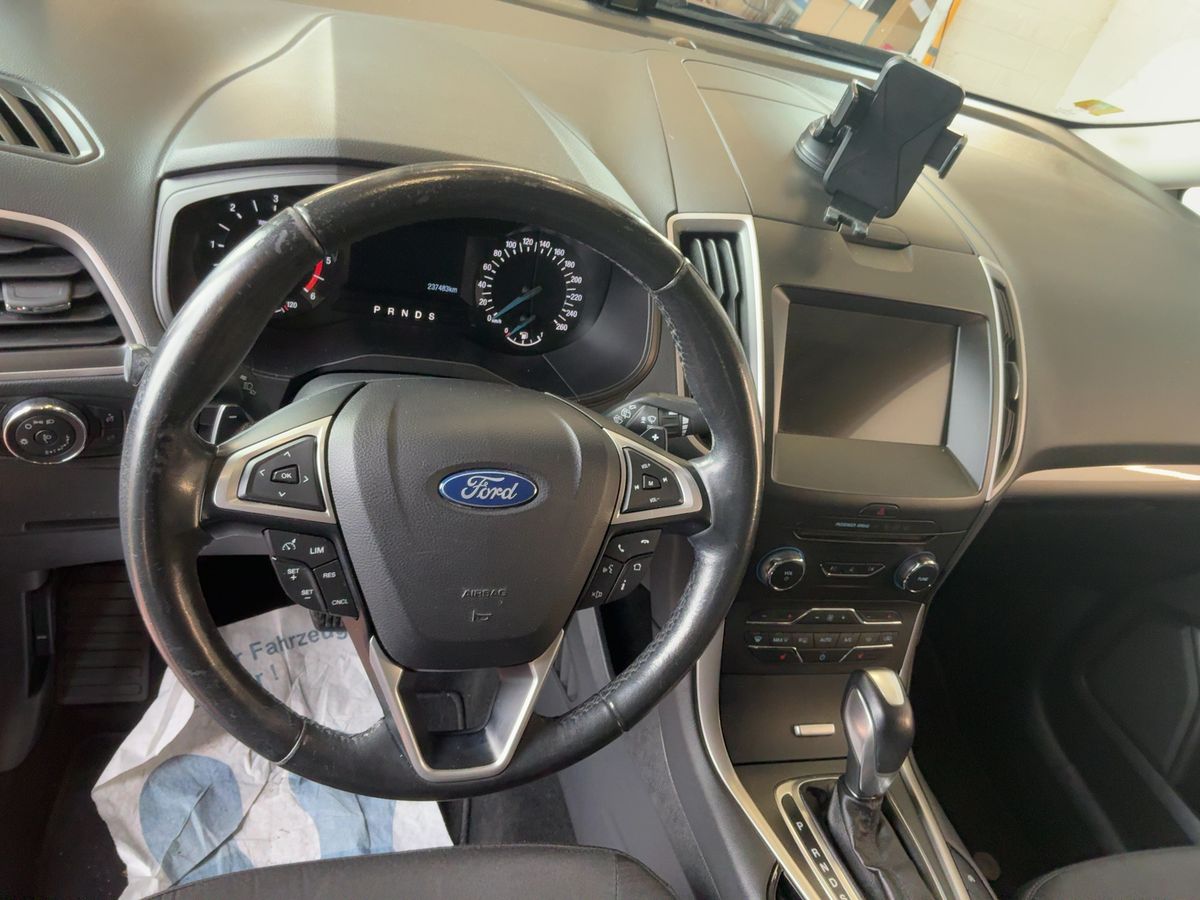Ford Galaxy 2017 — photo 19