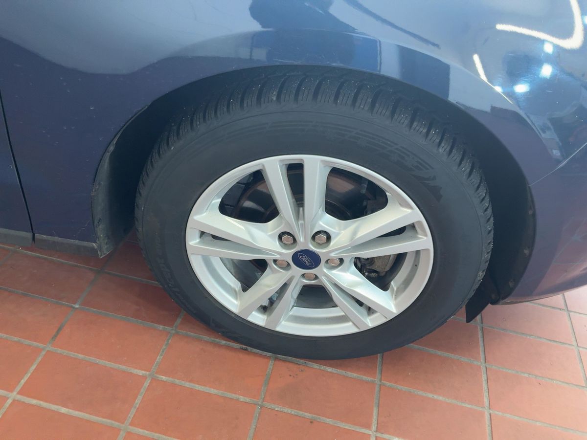 Ford Galaxy 2017 — photo 12
