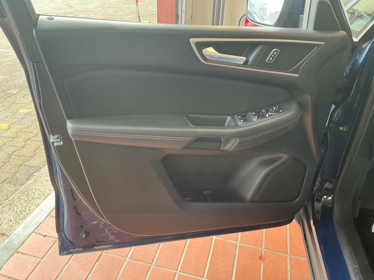 Ford Galaxy 2017 — photo 29