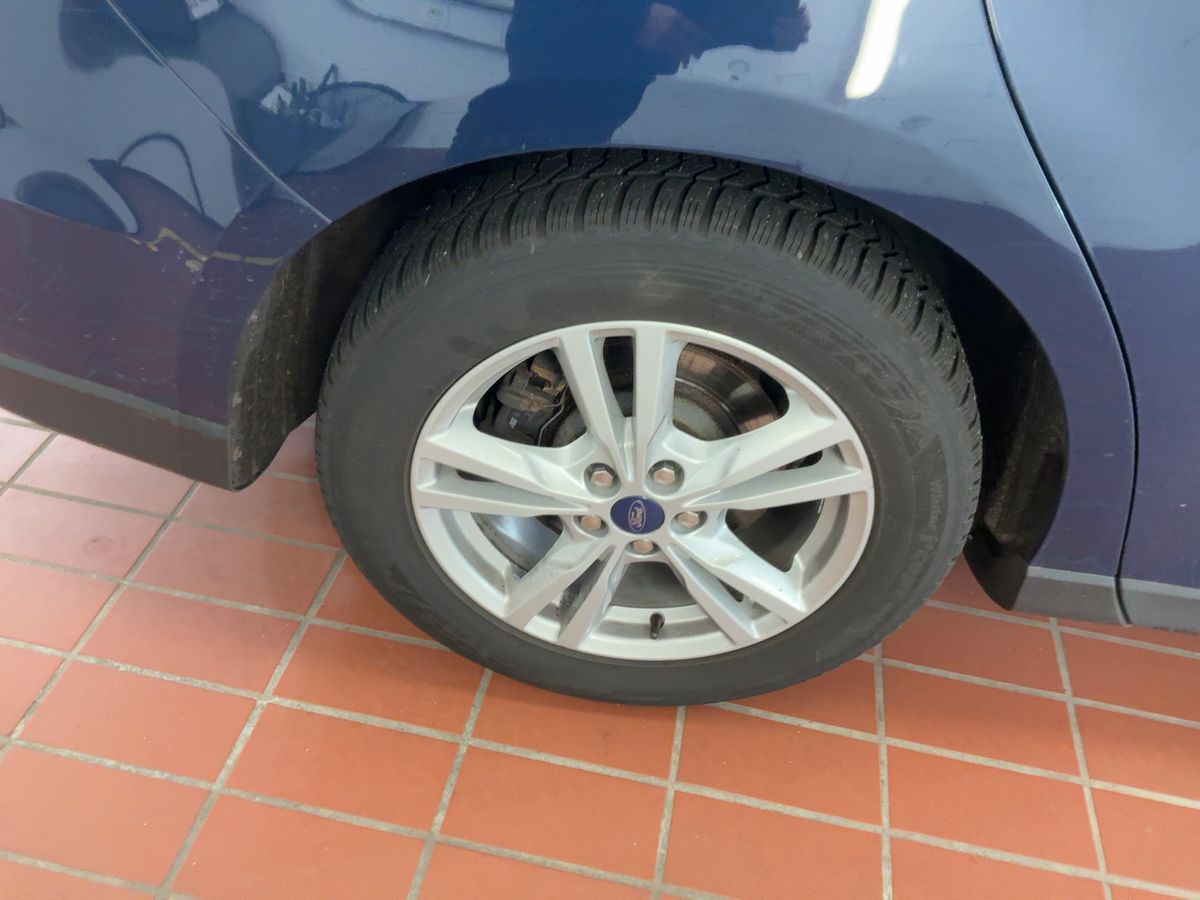 Ford Galaxy 2017 — photo 10