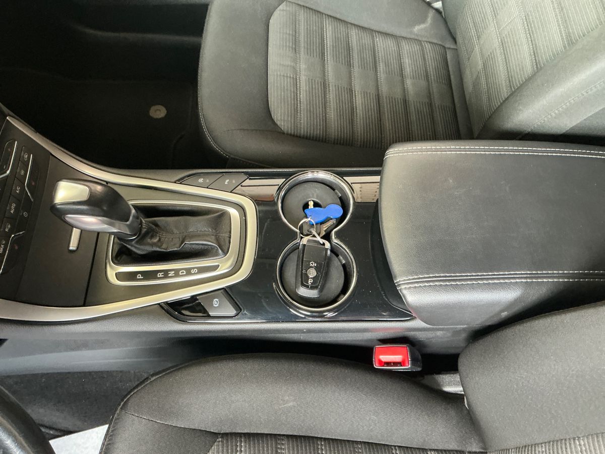 Ford Galaxy 2017 — photo 30