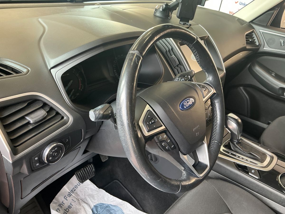 Ford Galaxy 2017 — photo 37