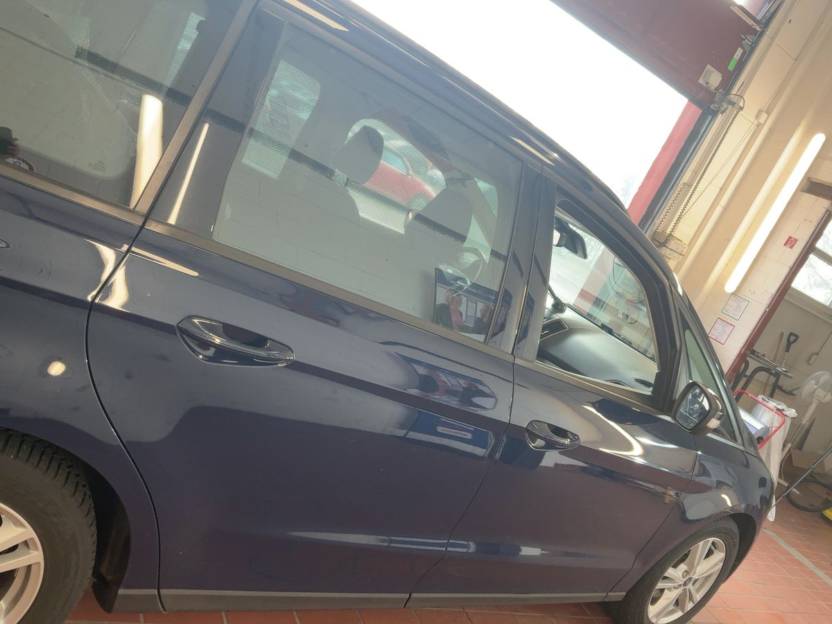 Ford Galaxy 2017 — photo 11