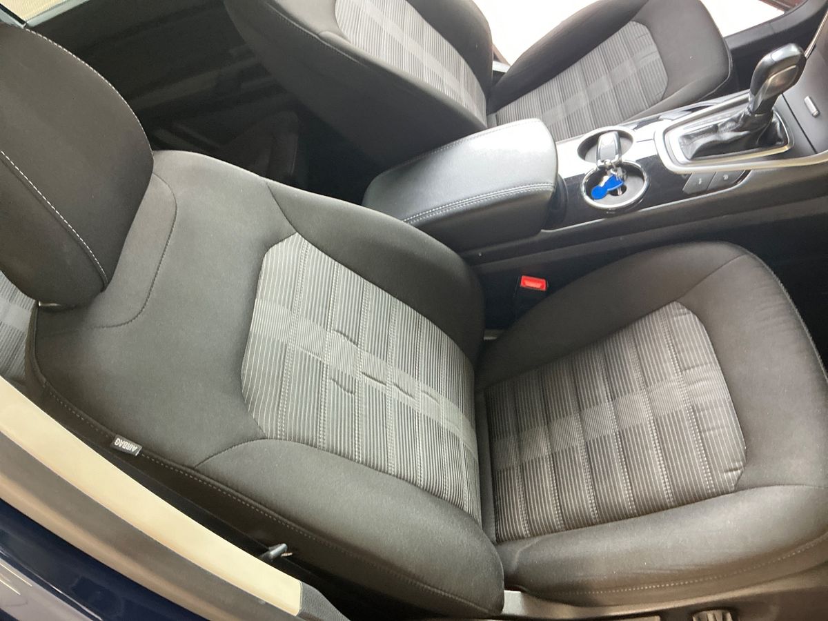 Ford Galaxy 2017 — photo 41
