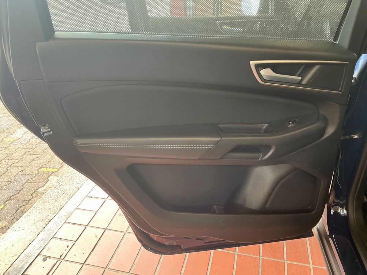 Ford Galaxy 2017 — photo 31