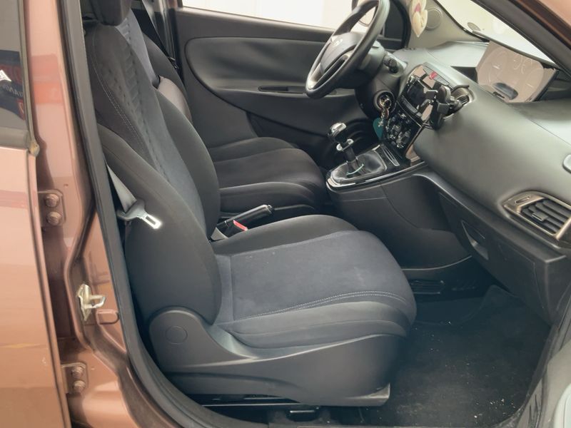 Lancia Ypsilon 1.2 Gold 2015 – снимка 16