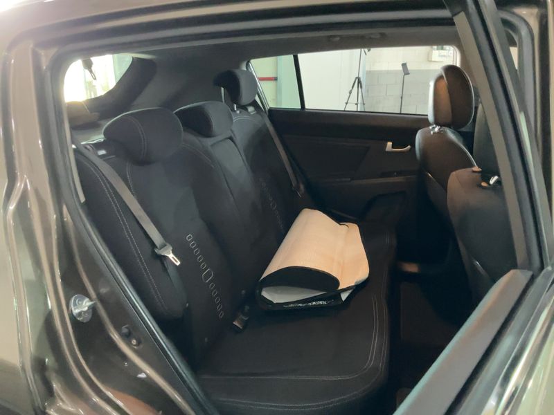Kia Sportage 1.7 CRDi Drive 4x2 — zdjęcie 14