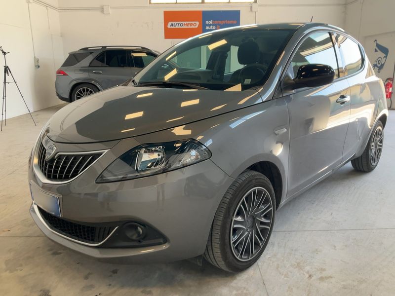 Lancia Ypsilon 1.0 Mild-Hybrid Gold
