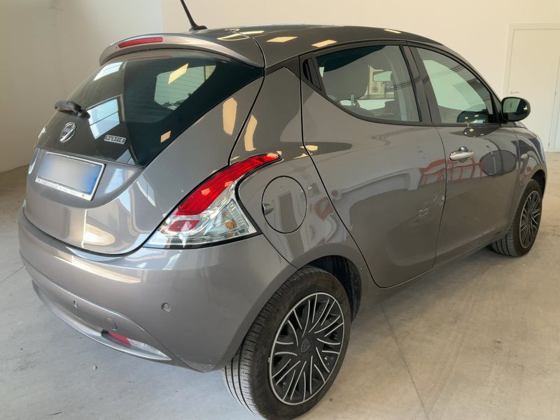 Lancia Ypsilon 1.0 Mild-Hybrid Gold — zdjęcie 6
