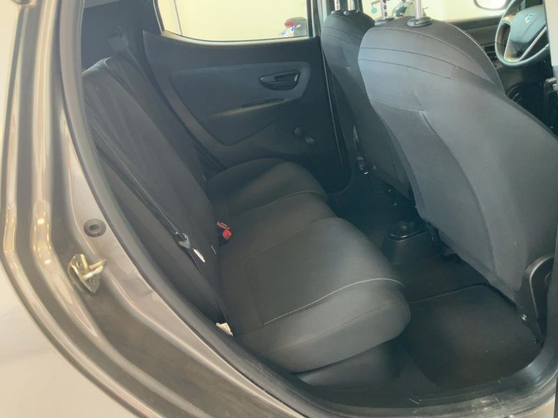Lancia Ypsilon 1.0 Mild-Hybrid Gold — zdjęcie 14