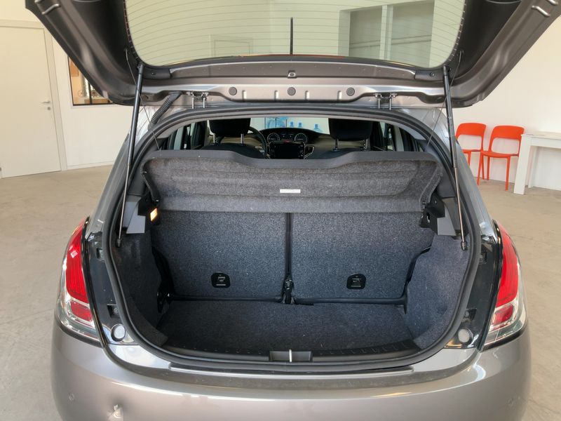 Lancia Ypsilon 1.0 Mild-Hybrid Gold — zdjęcie 10