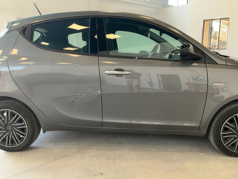 Lancia Ypsilon 1.0 Mild-Hybrid Gold — zdjęcie 7