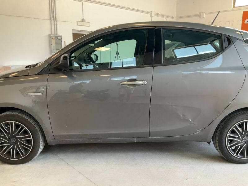 Lancia Ypsilon 1.0 Mild-Hybrid Gold — zdjęcie 4