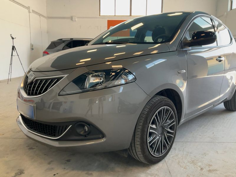 Lancia Ypsilon 1.0 Mild-Hybrid Gold — zdjęcie 2