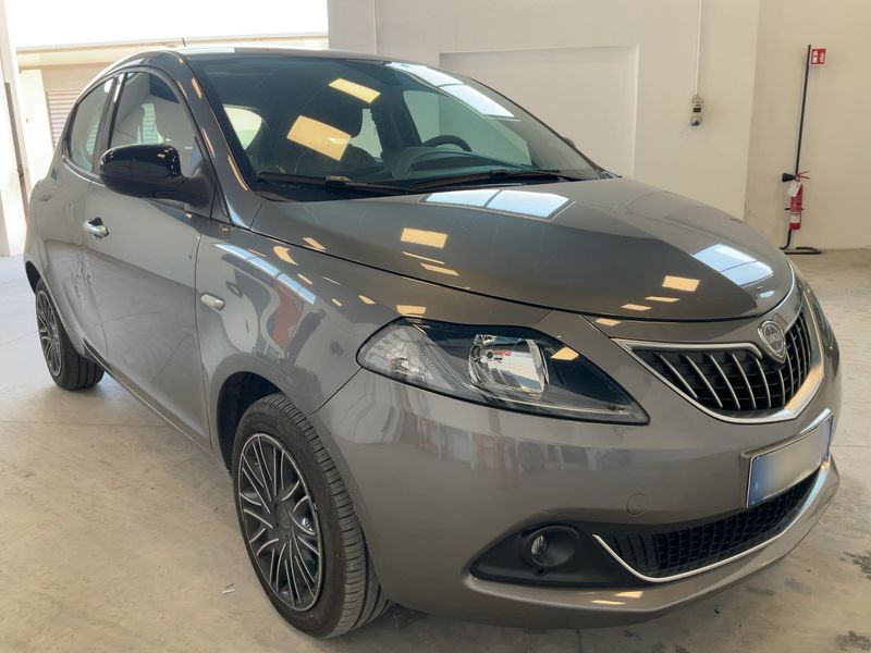 Lancia Ypsilon 1.0 Mild-Hybrid Gold — zdjęcie 8